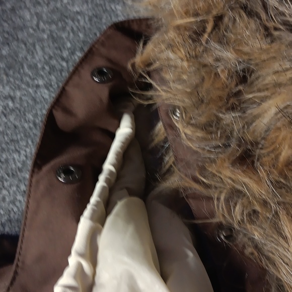 Betty Rides Snowboard Jacket w/ Detachable Fur Hood - Picture 5 of 10